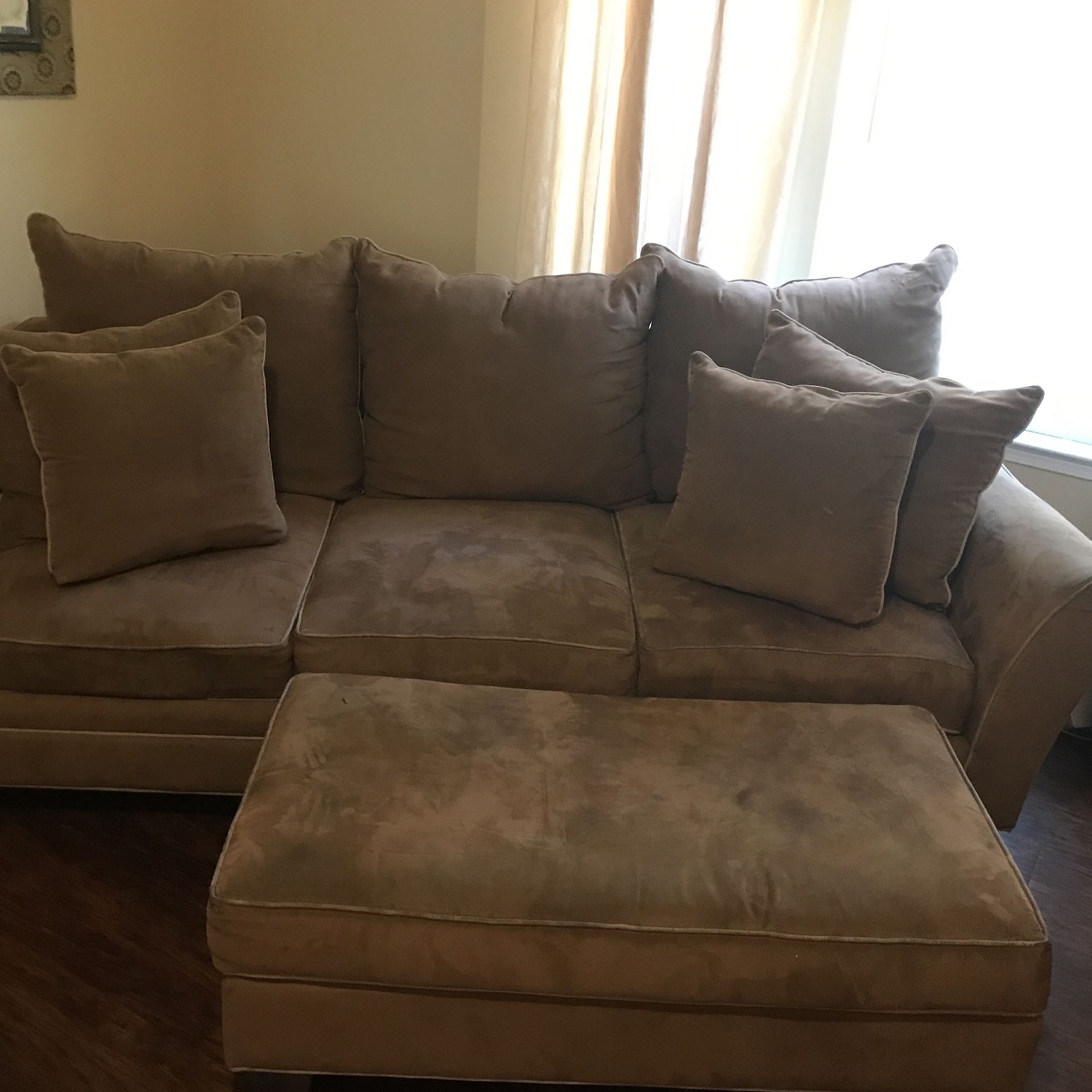 Room’s To Go Siege Brown Suede Living Room Set Good Condition
