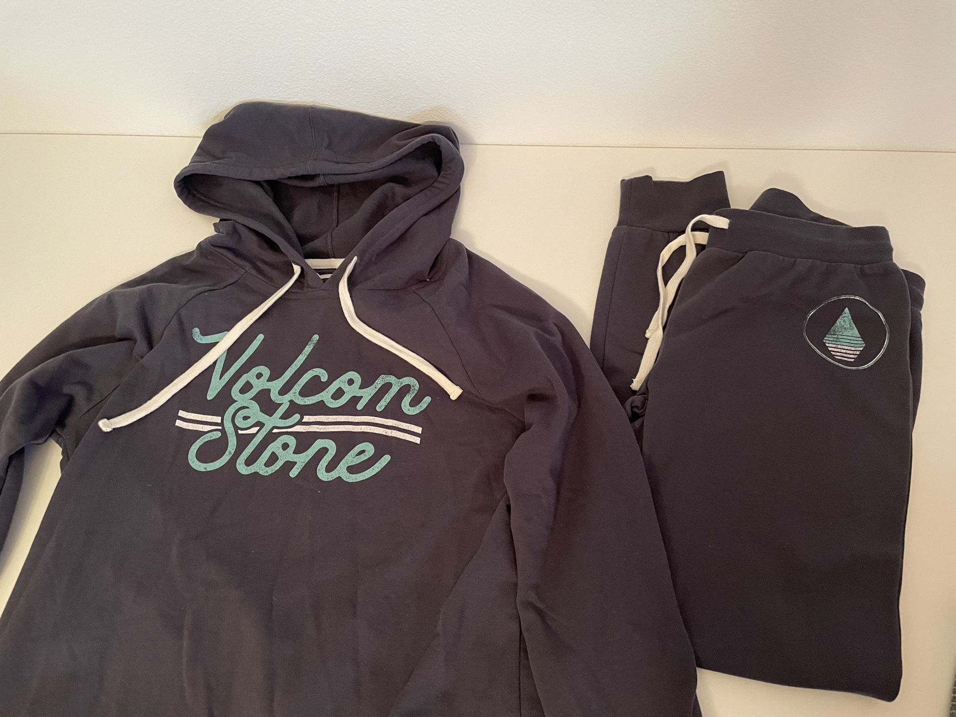 Women’s Volcom Sweat Outfit $25