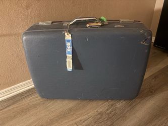 Vintage American Tourister Tiara Hard-Shell Suitcase – Original Travel Tags