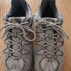COLUMBIA Hiking/Street Shoes. Size 8