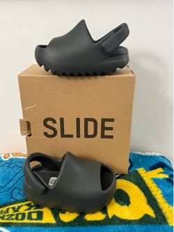 Toddler addidas yeezy slide