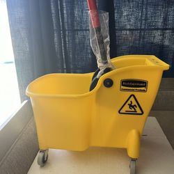 Rubbermaid Commercial Products 31 Qt. Tandem Mop Bucket 