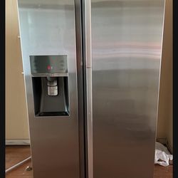 Samsung refrigerator/ freezer 2 doors beverages door 