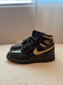 Air Jordan 1 Retro High OG “Black Metallic Gold”