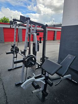 $1000 obo💪 Golds Gym Smith Machine plus 45x2,35×2,25×2. Delivery fee

Versatile Gold's Gym Smith machine with an adjustable weight bench, preacher cu