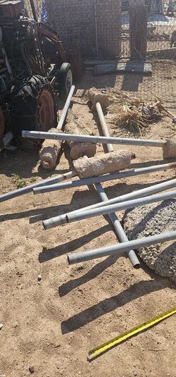 Fence posts with concrete footers 6' (10 posts)