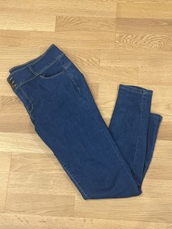 Fashion Nova Women’s Blue Jeans 