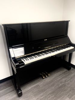 Yamaha UX52” upright piano