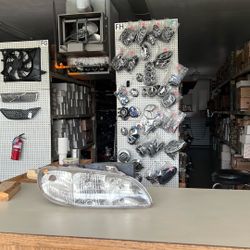 1996 To 1998 Pontiac Grand AM Headlight Passenger Side Assembly #127 FD205