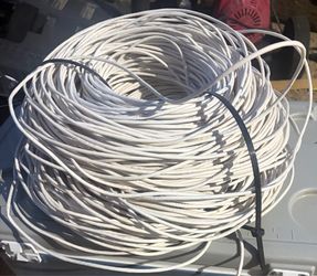 1,000 foot of CAT5e network cable