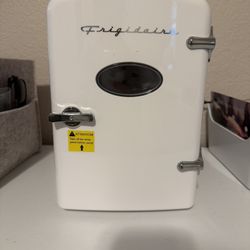 Mini Fridge - Frigidaire 