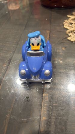 Donald Duck car