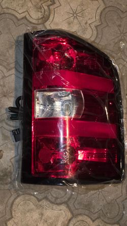 2007–2013 Chevrolet Silverado tail light (1500, 2500 HD, and 3500 HD models)