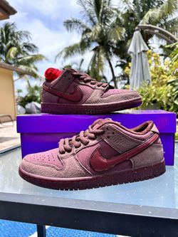Nike SB Dunk Low - City of Love Burgundy Crush