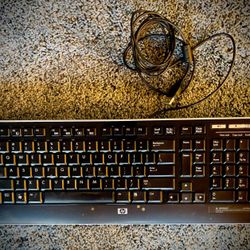 WORKING SLIM WIRED KEYBOARD.