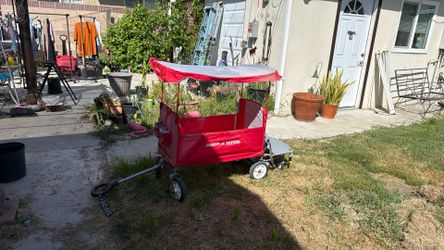 Radio Flyer Foldable Wagon