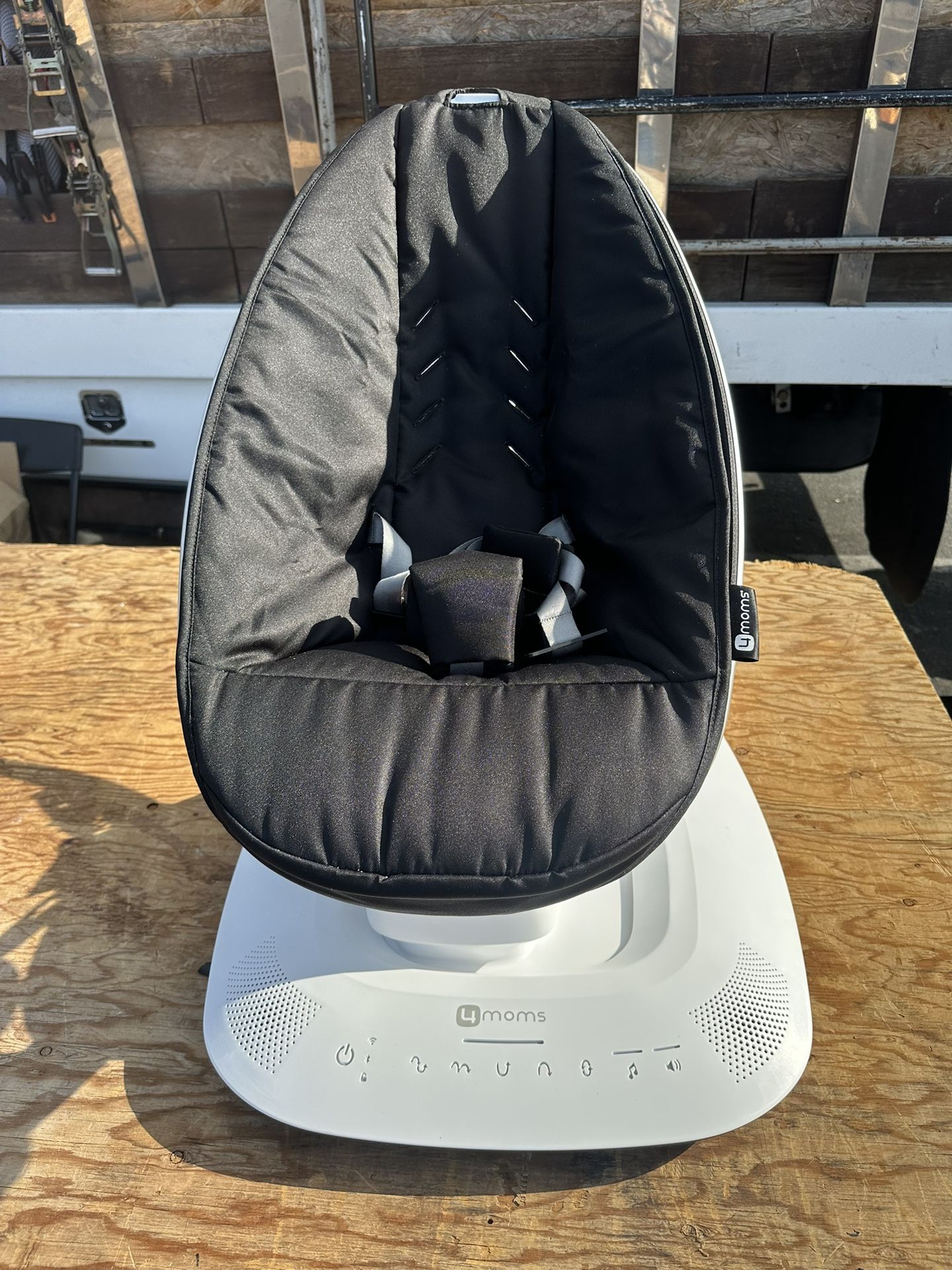MamaRoo Baby Swing model 1046