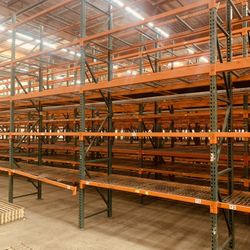 PALLET RACKS IN SALE