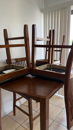 Table with 4 chairs