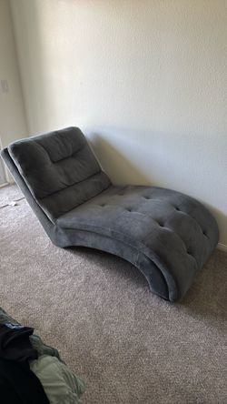 Gray Velvet Tufted Chaise Lounge Chair