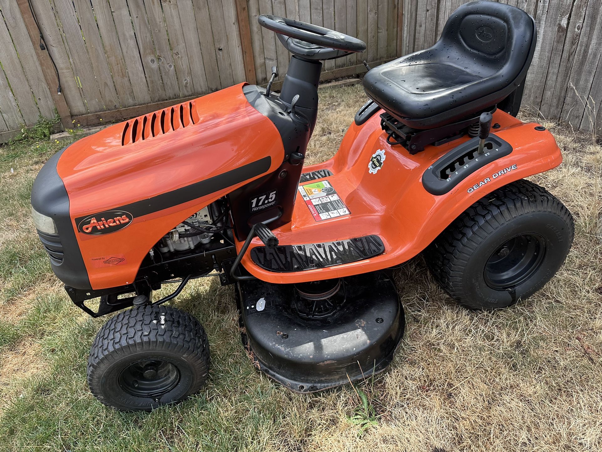 Ariens Riding Mower Briggs Stratton Motor Grass 