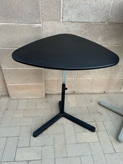 Triangular tray