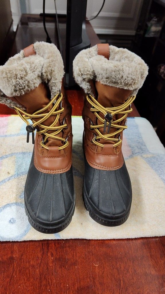 Time and Tru Women’s Mid Shaft Duck Snow Boots