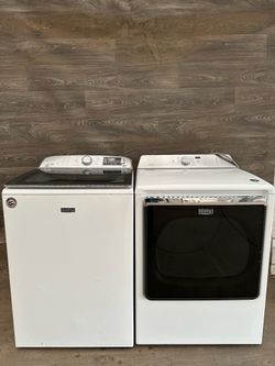 Maytag washer and dryer laundry set