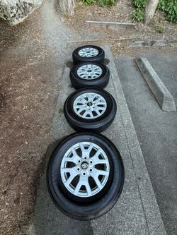 17-inch alloy wheels for Toyota, Tacoma or 4Runner models 2024-2026. Wheels are fitted with Toyo tires, tire size 245/70r17—110T, mounting pattern 6x1