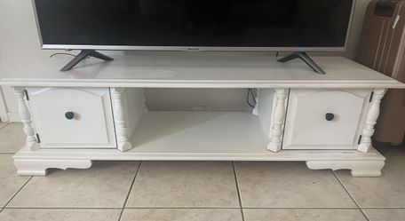 WHITE TV STAND $140