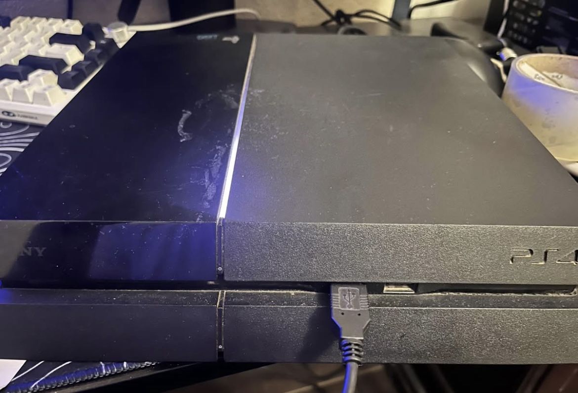 PS4 W/ 2 Controllers 