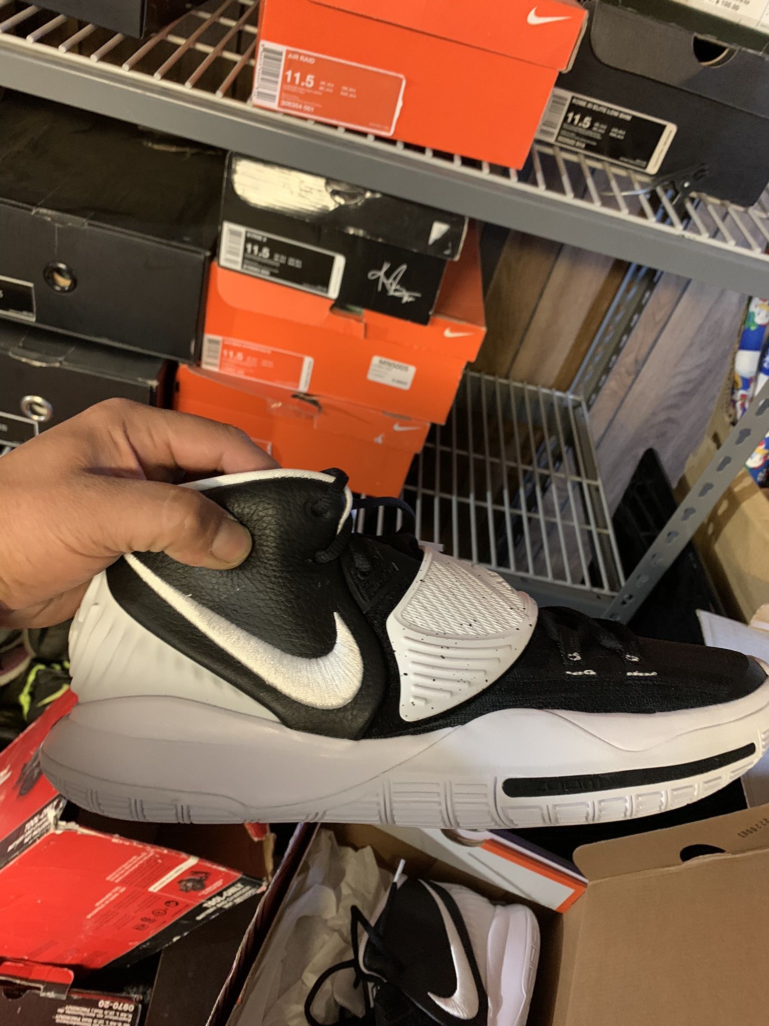 Kyrie 11.5 Brand New 100.00