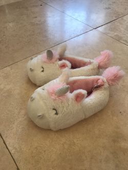 Girls kids size 7/8 slippers