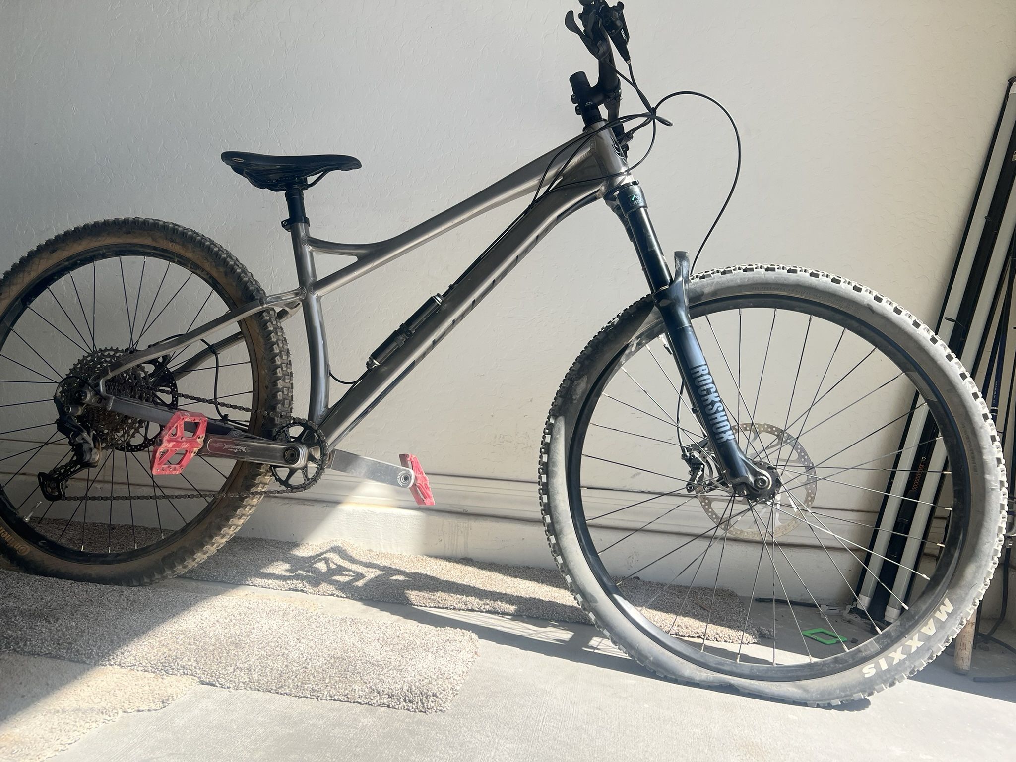 Banshee Paradox V3 140mm Hardtail Mountain Bike, 29er (29” wheels