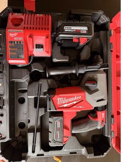 Milwaukee Hammer drill kit with 2 batteries