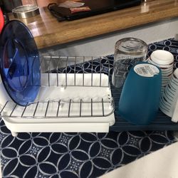 Small Practical Dish Drainer