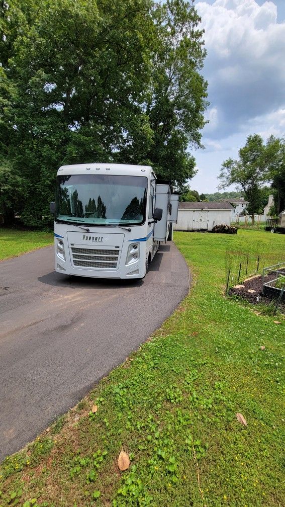 2021 Coachman Pursuit Ford