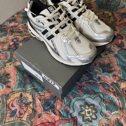 New Balance 1906R Silver Metallic Black Size 8.5