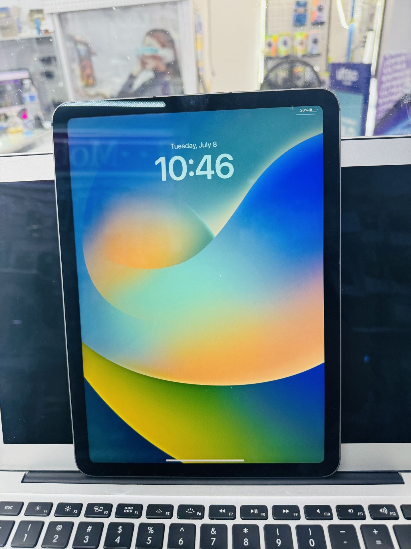 iPad Air 5th Gen, WiFi, cellular, unlocked, 90 Days warranty