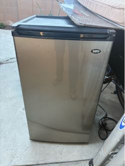 Mini refrigerator