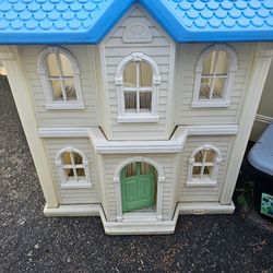 Little tikes outdoor doll house