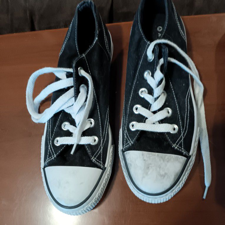 Black N White Sneakers [Size 8]
