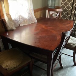 Raymour And Flannigan Dinning Set