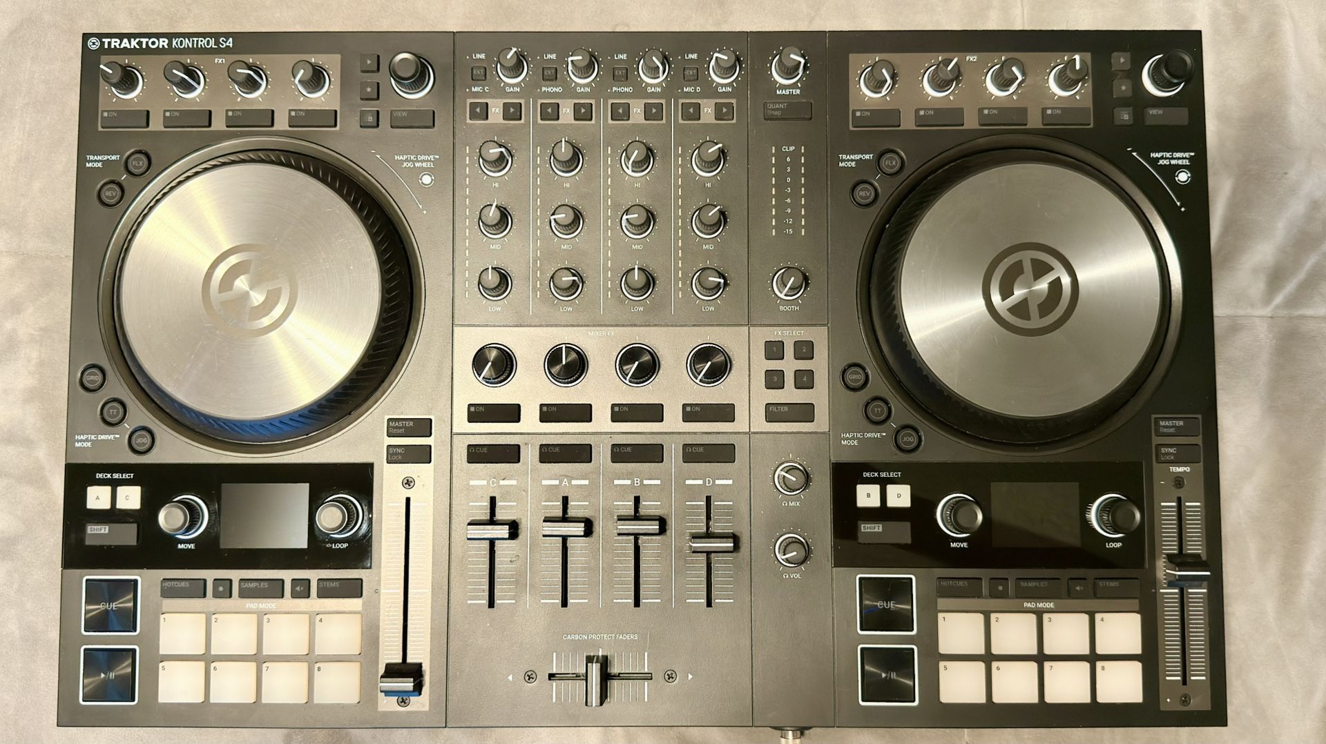 Traktor Kontrol S4 DJ Controller w/ Flight Case