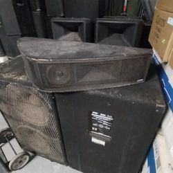 1 Eaw UB-42 Balcony / Center Fill. Speaker... 