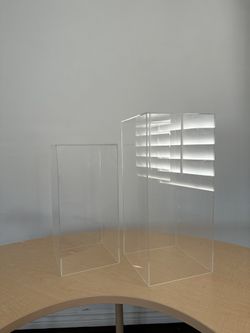 ONE Rectangle Acrylic Pedestals! (Only small one is available)