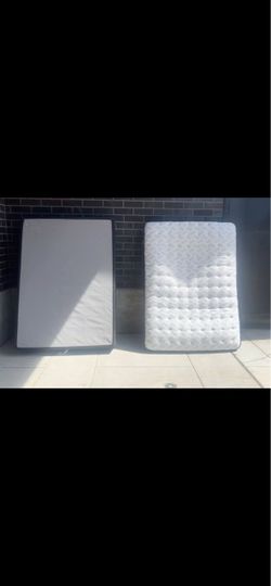 Sealy Posturepedic mattress with box spring full size
