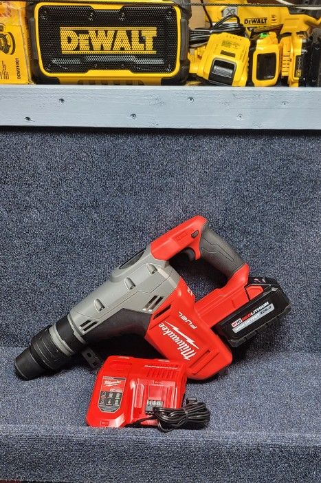 Milwaukee
M18 FUEL 18V Lithium-Ion Brushless Cordless 1-9/16 in. SDS-Max Rotary Hammer Kit