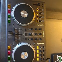 Numark Mixtrack Digital 2-Channel DJ Controller