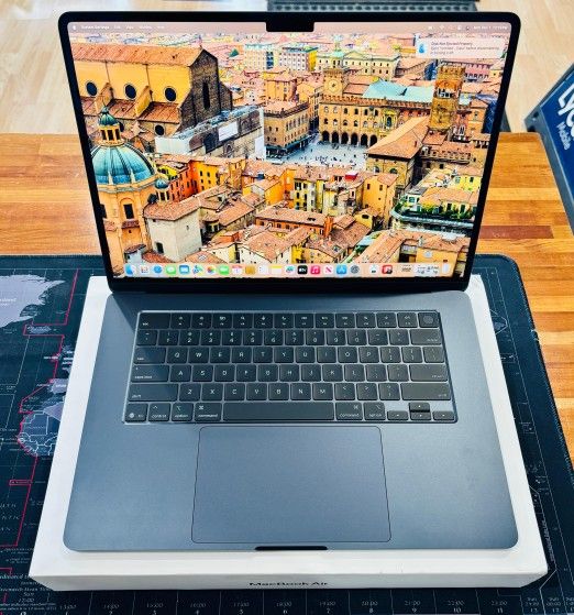 Apple Macbook Air 15” 2025 M4 CHIP 24GB 512GB Apple warranty till 07-21-26